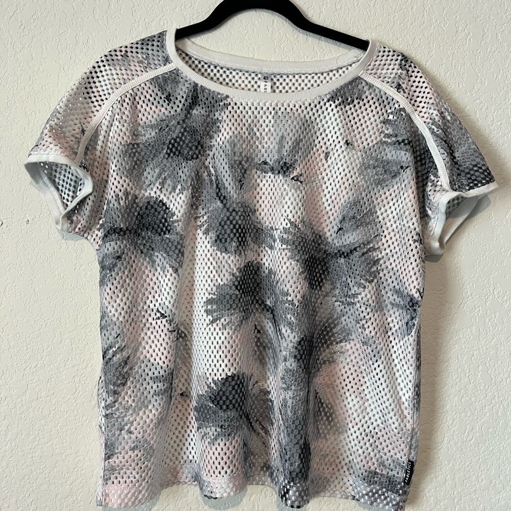 Fabletics, loose fit jersey style workout shirt - size medium